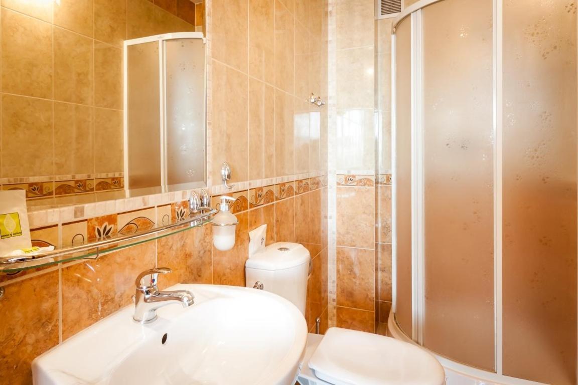 Hotel Alf Krakow Bagian luar foto