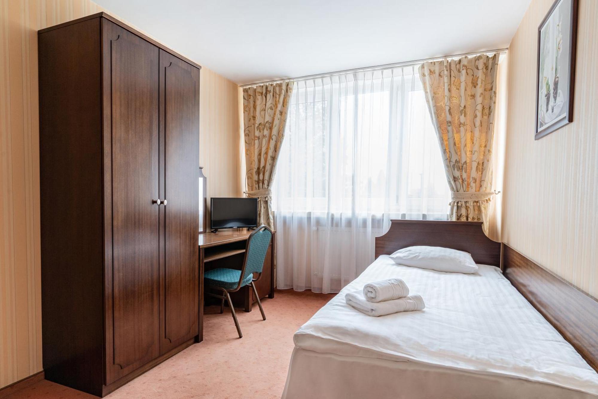 Hotel Alf Krakow Bagian luar foto