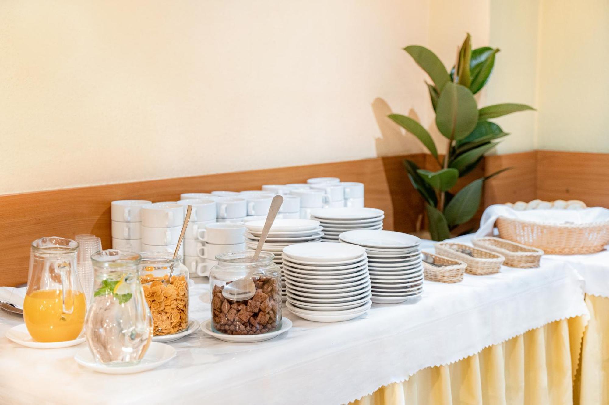 Hotel Alf Krakow Bagian luar foto